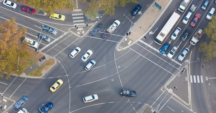 Cars crossing safely an intersection in Wisconsin